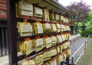 Bir Japon Tapınağı'nda dilek kartı