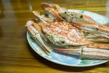 Çanak yakın çekim üzerinde buharda pişmiş Yengeç