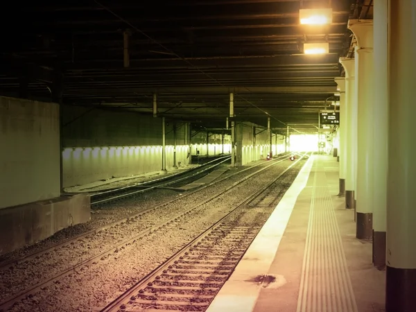 Estação de plataforma de trem, filtro vintage — Fotografia de Stock