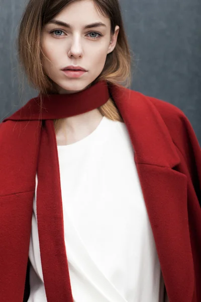 güzel bir kadın kılığında