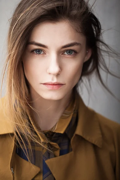 güzel bir kadın kılığında