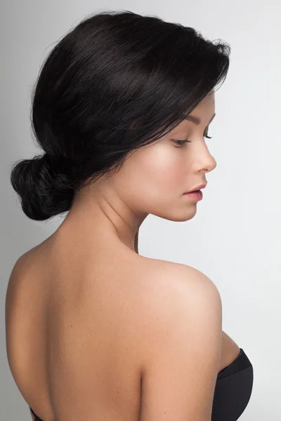 Genç doğal güzellik Kafkas kadın portre closeup.