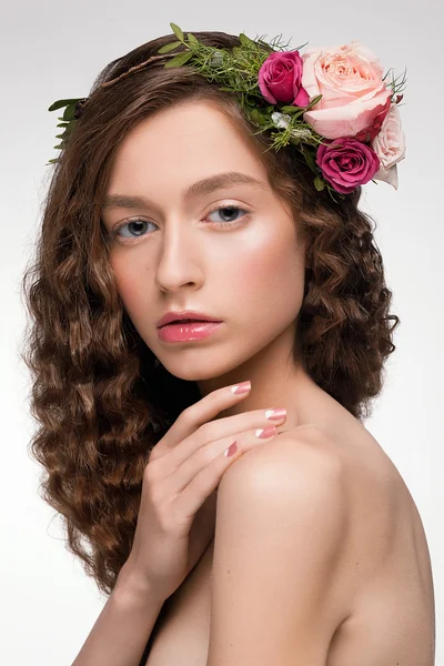 Natural retro romantic beauty portrait of young sensual model. — Stock Photo, Image