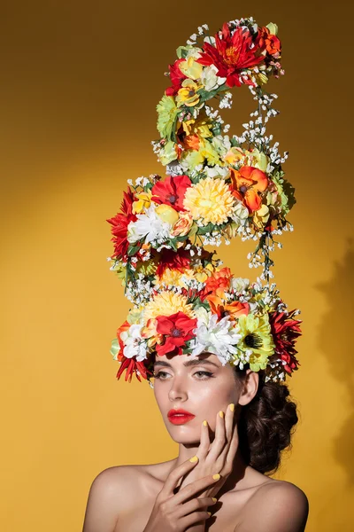 Beauty portrait closeup of young beautiful white woman with big bouquet of flowers on her head. — Stock Photo, Image