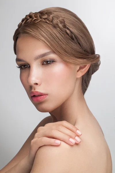 Beauty fashion portrait closeup of young attractive sensual model woman. — Stock Photo, Image