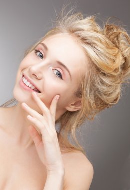 Güzel çekici çekici sarışın