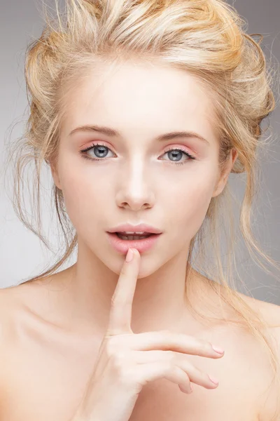 Güzel çekici çekici sarışın