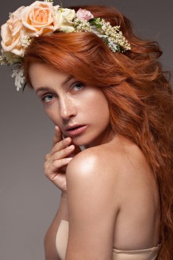 genç ve güzel bir kadın portre