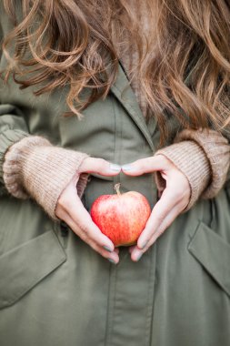 modern şık günlük görünüm kız