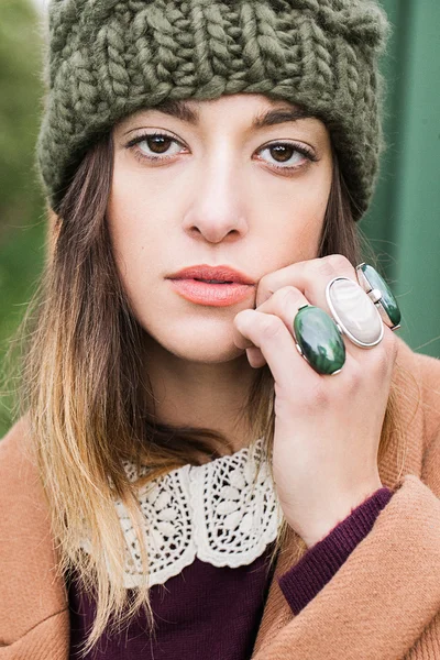 Woman  in beige coat posing — Stock Photo, Image