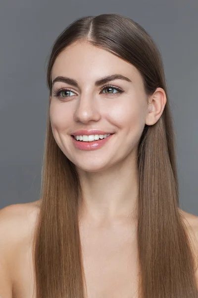 Jovencita sonriendo — Foto de Stock