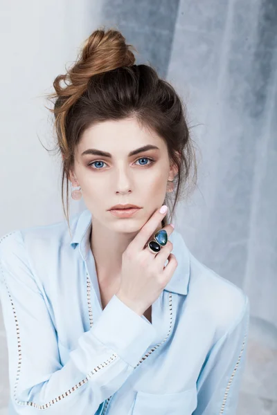 Woman  posing in studio. — Stock Photo, Image