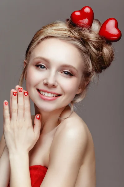 chica con tulipanes holandeses