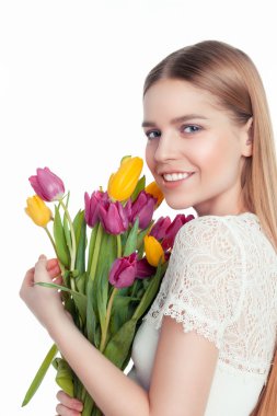 genç kız holding laleler