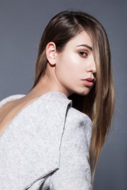 güzel bir kadın kılığında