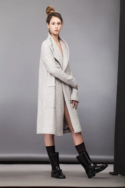 Young woman in coat  posing — Stock Photo, Image