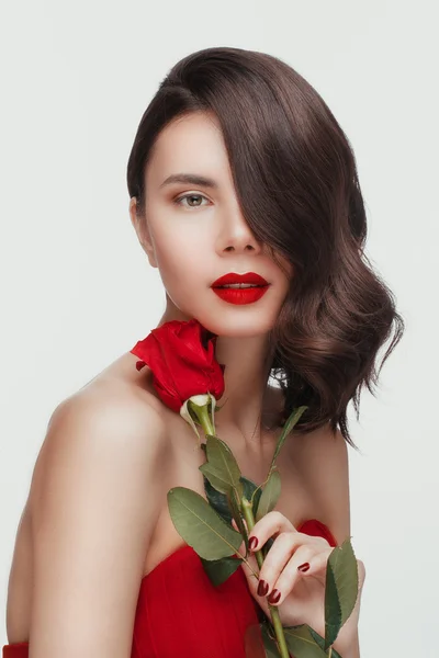 Žena držící růže — Stock fotografie