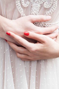 El ele tutuşan çift