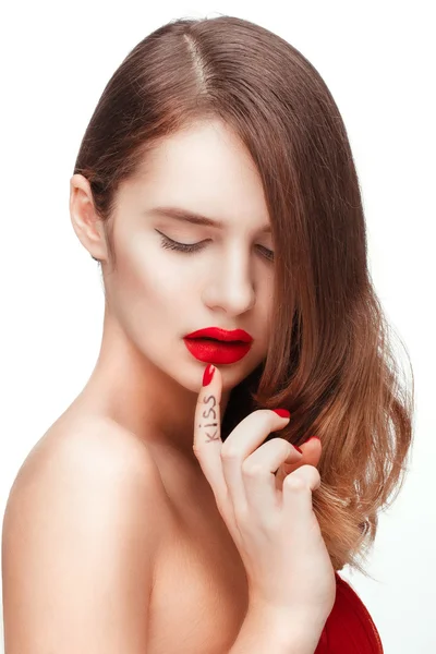 Model haar lippen aan te raken — Stockfoto
