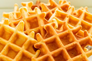 Viyana waffleları yakın plan. Büyük kafes ve fırın dokusu - aşçılık arka planı