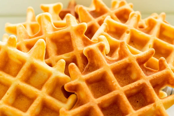 Viyana waffleları yakın plan. Büyük kafes ve fırın dokusu - aşçılık arka planı