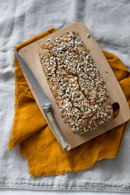 Karabuğday ekmeği, ev yapımı ekşi ekmek, ev yapımı fırın ve ev yapımı sağlıklı ekmek tarifleri.