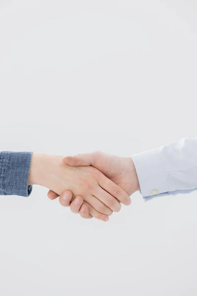 Ett handslag med två personer, en man och en kvinnlig affärspartner hälsar — Stockfoto