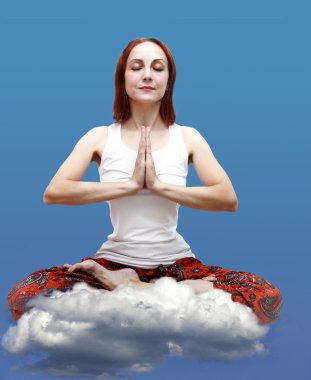lotus pozisyonda, bir bulut, havaya yükselme oturan genç kız yogi derin derin düşünür