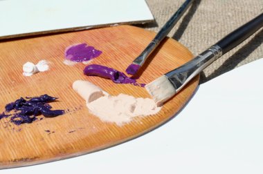 Palette yağlı boya var.