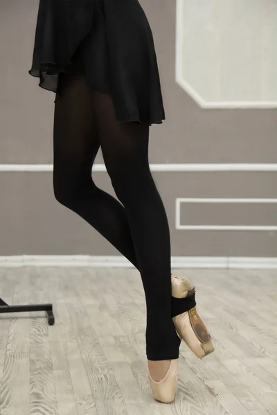 Balerina lábak, pointe cipők — Stock Fotó