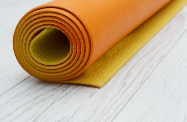 ışık gri Laminant, kapalı parlak turuncu yoga mat