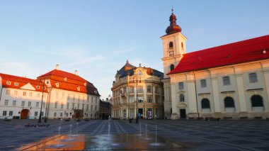 Sibiu 'dan Piata Mare, güneşin doğuşunun güzelliğinde