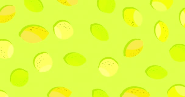 柠檬在浅绿色的背景上旋转 黄色的柠檬和绿色的柠檬在它们自己的轴上旋转 横向构图 4K视频质量 — 图库视频影像