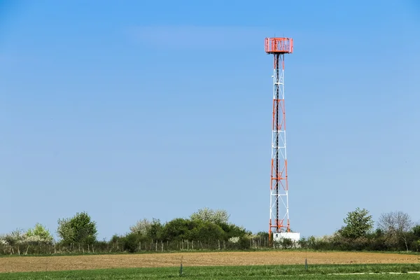 Émetteur GSM typique en Slovaquie — Photo