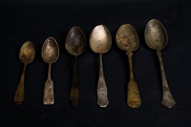 Siyah bir arka plan üzerinde Vintage kaşık