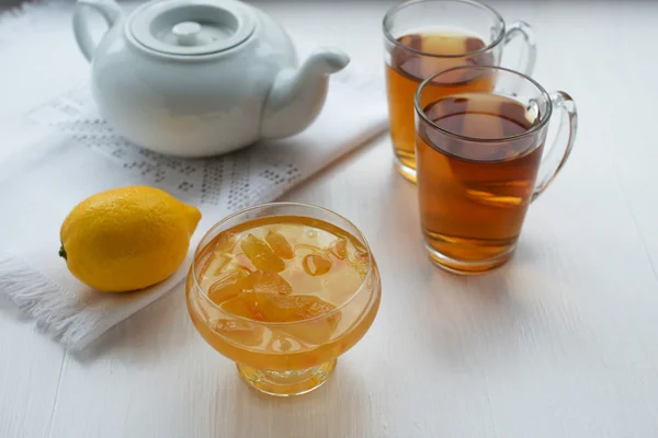 Cuisiner un délicieux petit déjeuner de thé à boire — Photo