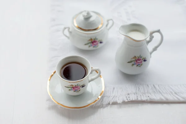 Tasse de café, crème sur fond en bois couleur — Photo