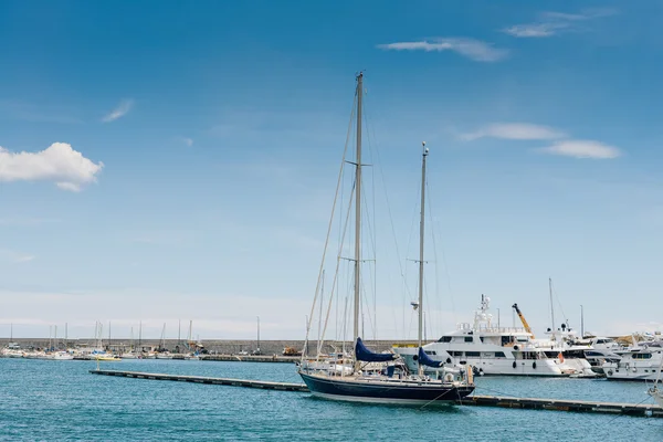 The Italian coast. Seaport. Motor boat and yacht moored in the port — Stock Photo, Image