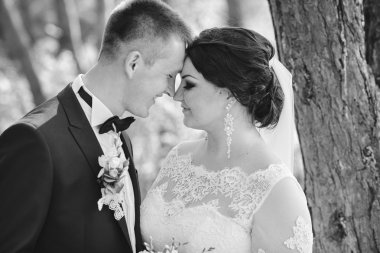 Mutlu gelin ve damat düğün günlerinde