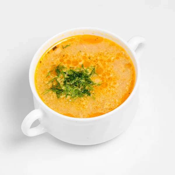 Mangkuk sup ayam dengan jamur dalam mangkuk putih di b putih — Stok Foto