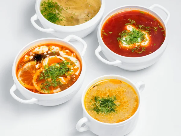 Verscheidenheid aan soepen, restaurant warme gerechten, gezonde voeding geïsoleerd een — Stockfoto