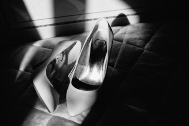 Düğün hazırlığı. Gelinin kız ona benim sho yardım