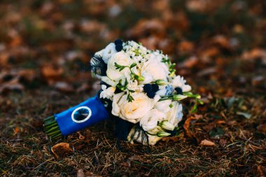 Gelin için güzel bir düğün buketi