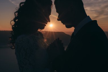 Güzel genç bir çift düğün günlerinde