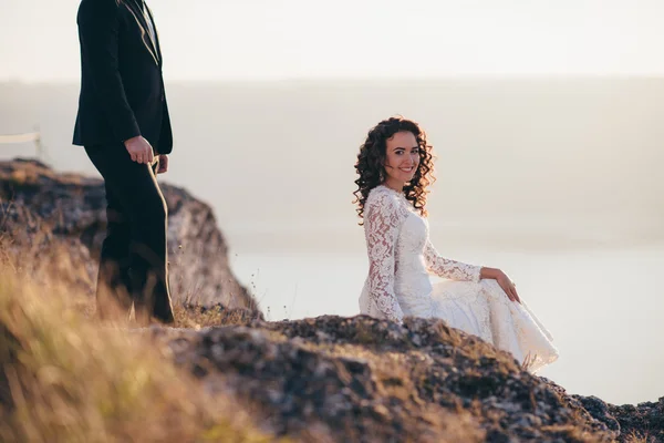 Belo casal jovem em seu dia do casamento — Fotografia de Stock