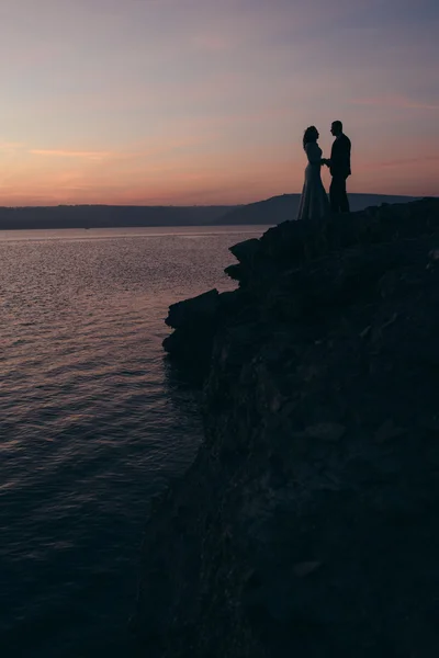 Hermosa pareja joven en el día de su boda — Foto de Stock