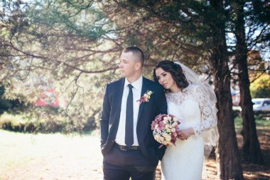 Mutlu gelin ve damat düğün günlerinde