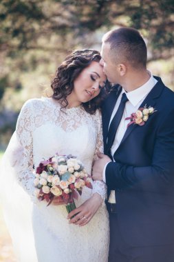 Mutlu gelin ve damat düğün günlerinde