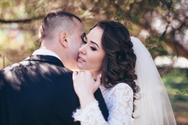 Mutlu gelin ve damat düğün günlerinde