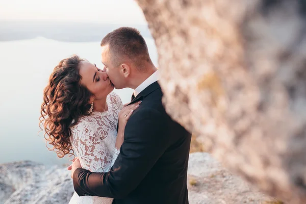 Beautiful young couple on their wedding day — Stock Photo, Image